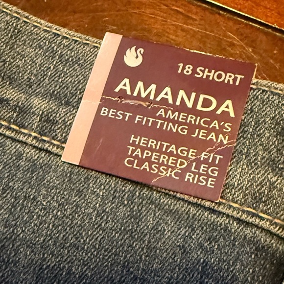 NWT- Gloria Vanderbilt Amanda Jeans - Celestia Wash - Size 18 Short - Picture 2 of 9